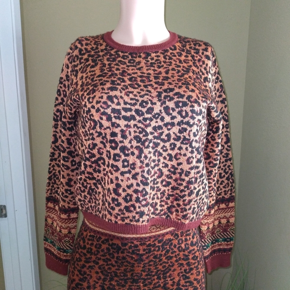 SOLD Zara Burgundy Animal Print Two-Piece Pants Set- Women's Medium Pre-owned - Picture 3 of 11